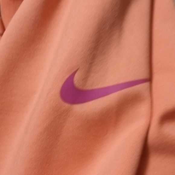 womans medium Nike sweater/shirt - Picture 2 of 4